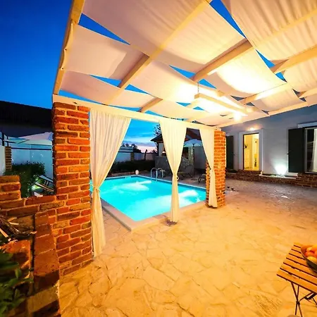 Prázdninový dům Family Friendly House With A Swimming Pool - Cuskijas, Novigrad - 18169